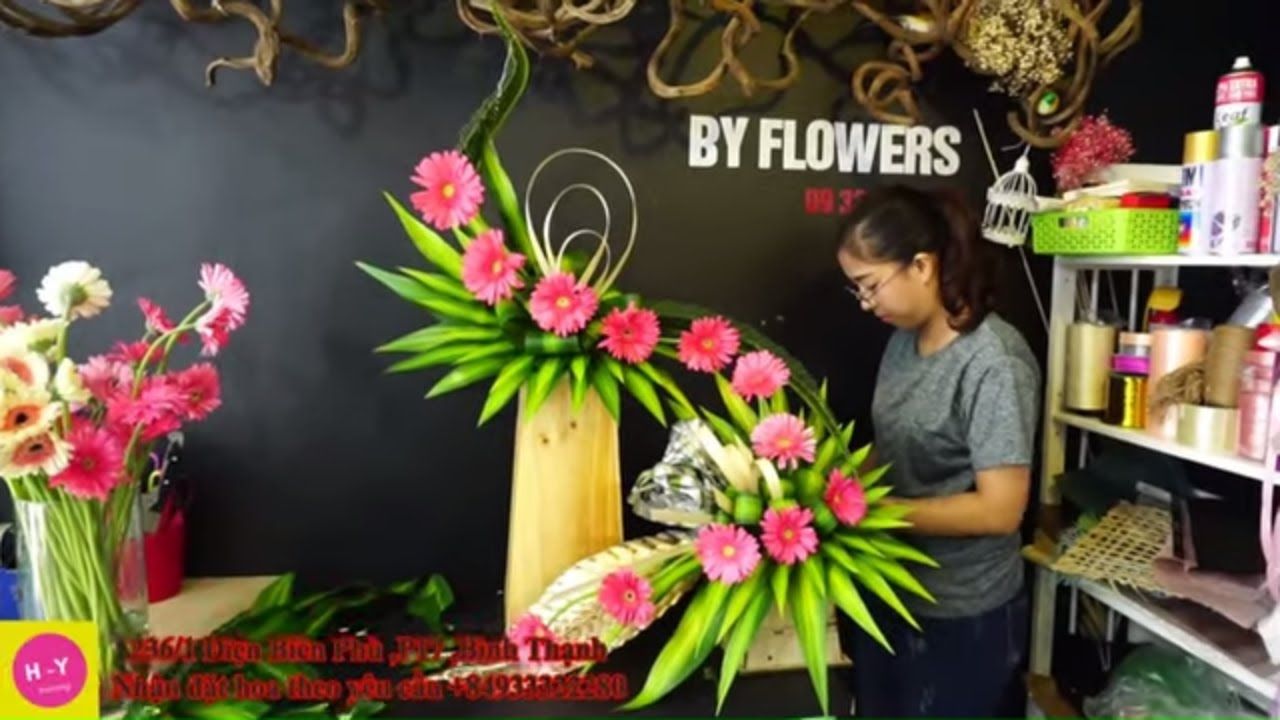 Các mẫu cắm hoa bàn thờ - Sáng tạo lòng thành trong không gian tôn nghiêm
