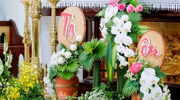 Khám Phá Các Mẫu Cắm Hoa Đẹp Trong Phụng Vụ - Nghệ Thuật Tôn Vinh Đời Sống Tín Ngưỡng